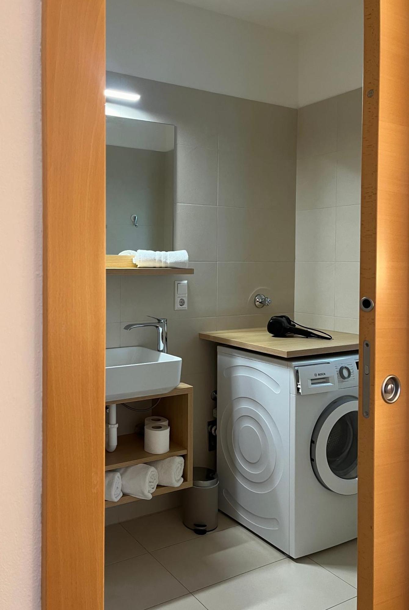 Ehrenburg Apartment *